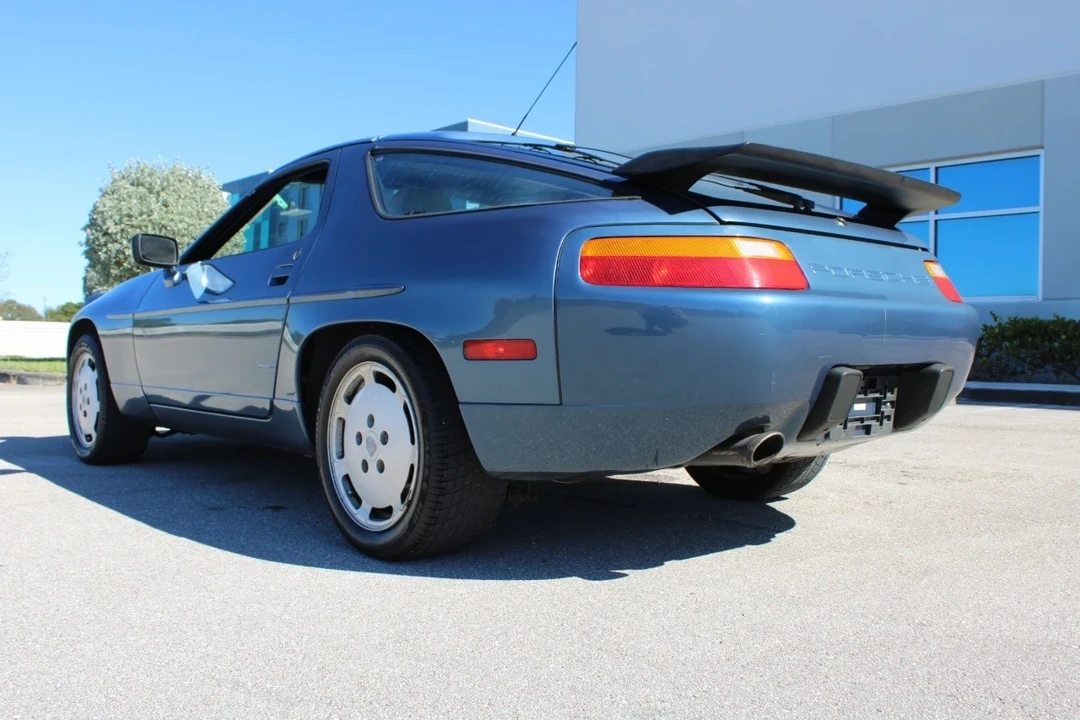 1989 Porsche 928 - Image 5 of 21