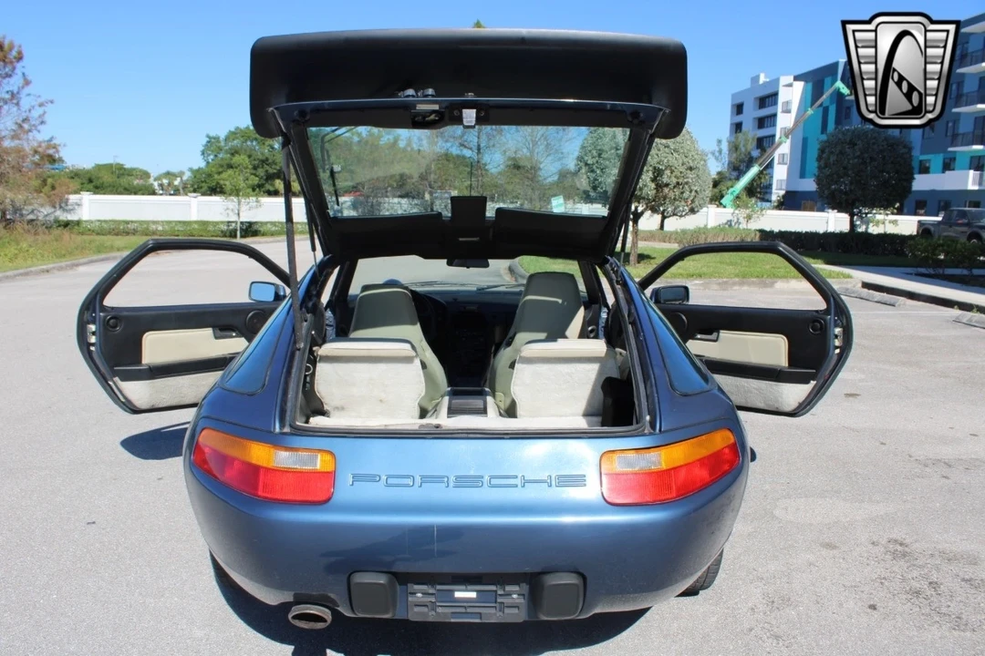 1989 Porsche 928 - Image 14 of 21