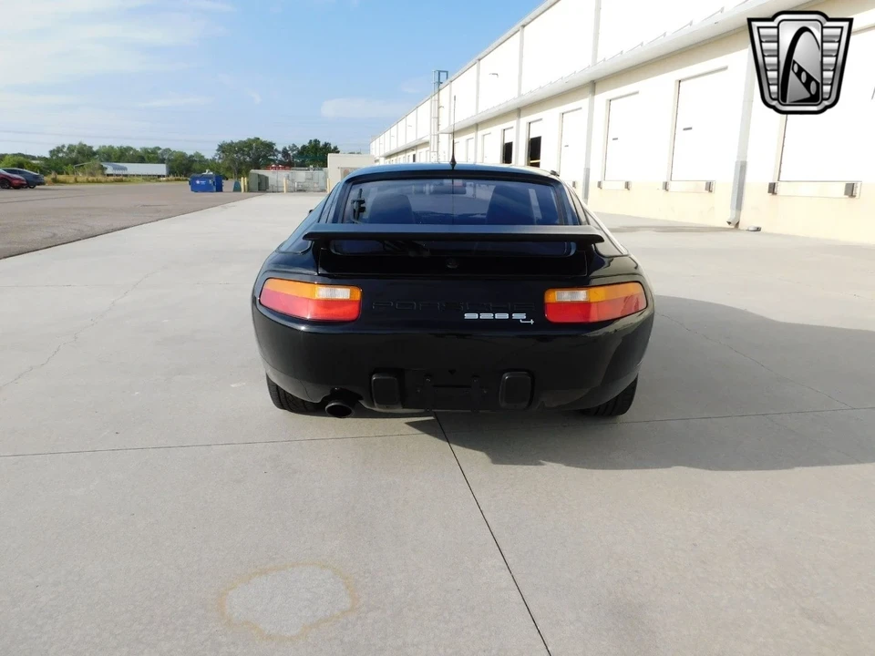 1989 Porsche 928 S4 - Image 7 of 12
