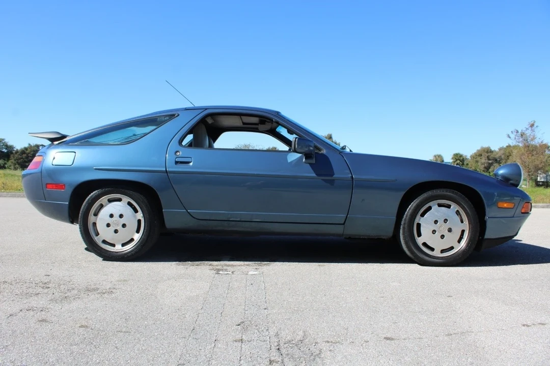 1989 Porsche 928 - Image 9 of 21