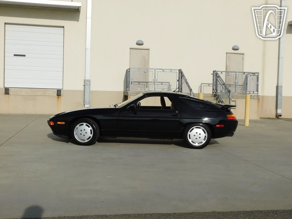 1989 Porsche 928 S4 - Image 8 of 12
