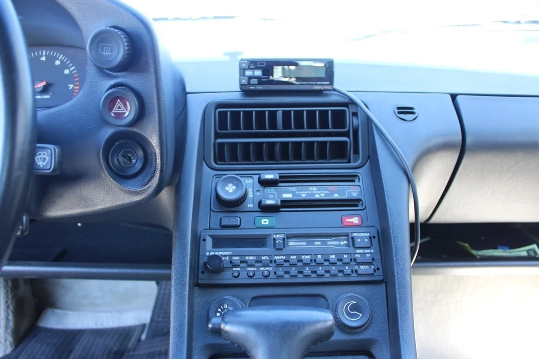 1989 Porsche 928 - Image 18 of 21
