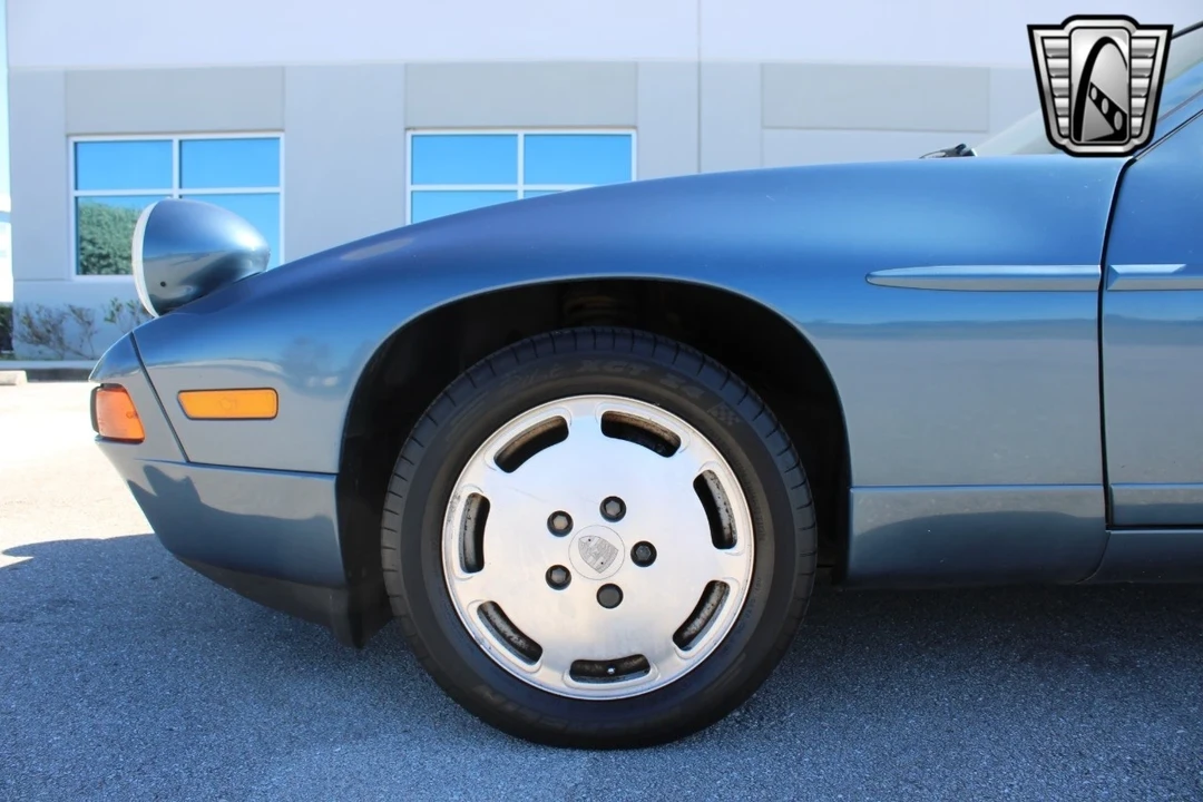 1989 Porsche 928 - Image 10 of 21