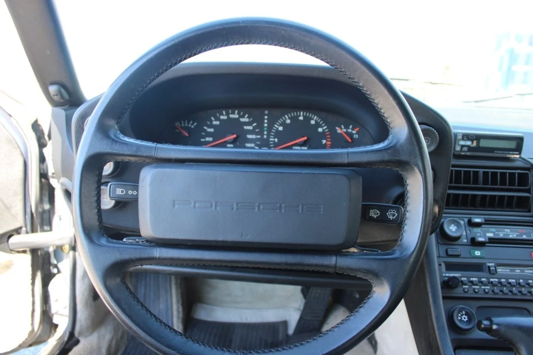 1989 Porsche 928 - Image 16 of 21