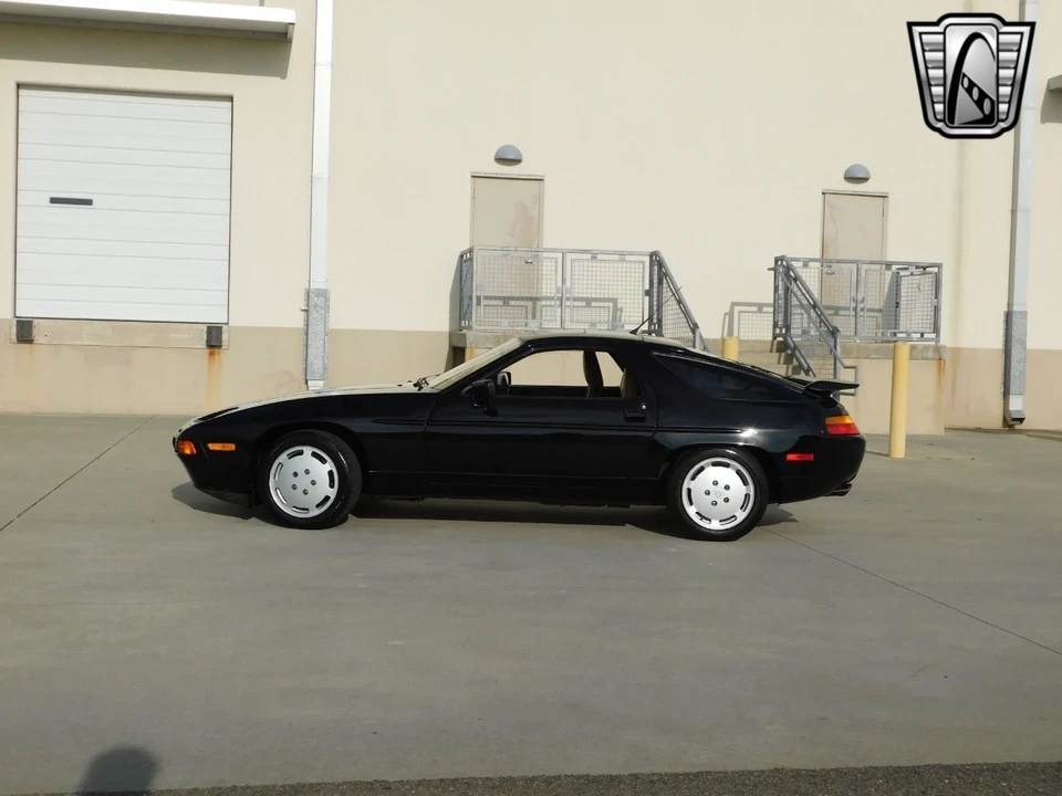 1989 Porsche 928 S4 - Image 8 of 12