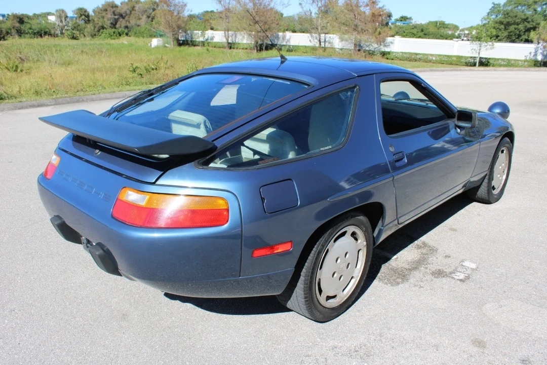 1989 Porsche 928 - Image 8 of 21
