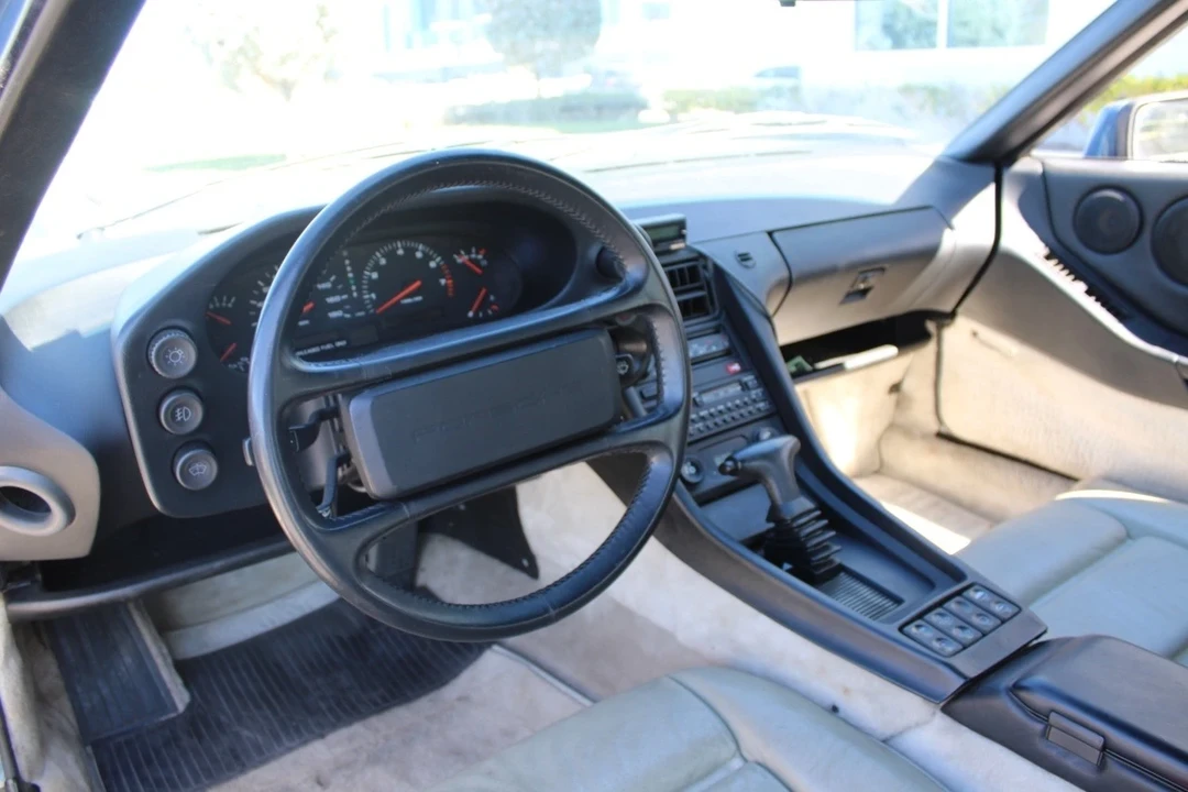 1989 Porsche 928 - Image 15 of 21