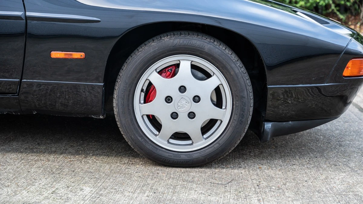 1989 Porsche 928 GT - Image 9 of 30