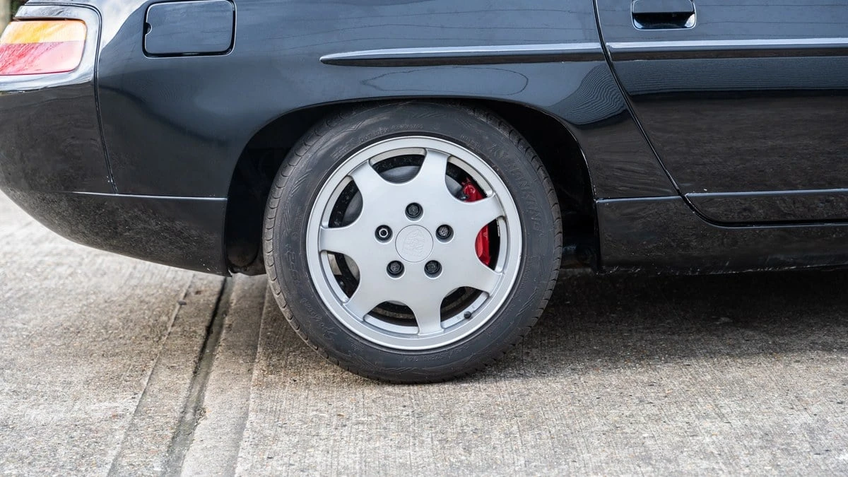 1989 Porsche 928 GT - Image 12 of 30