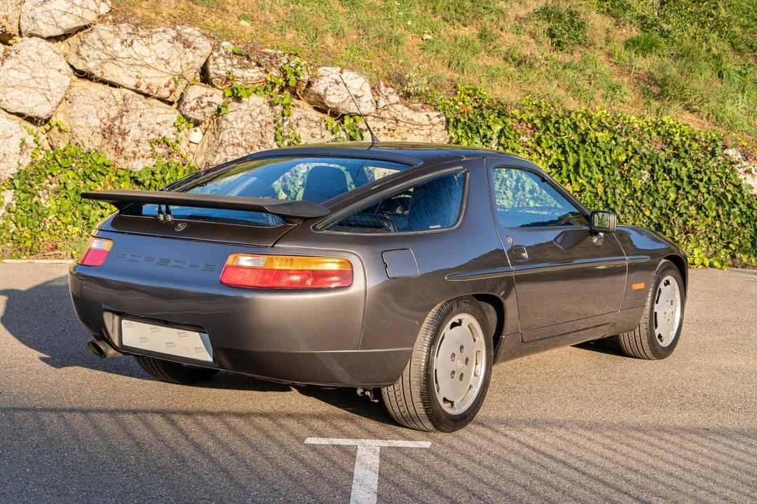 1989 Porsche 928 S4 - Image 8 of 30