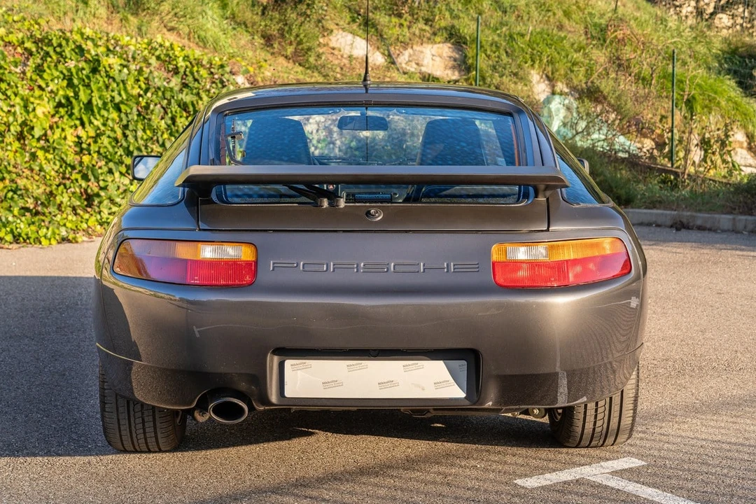 1989 Porsche 928 S4 - Image 9 of 30