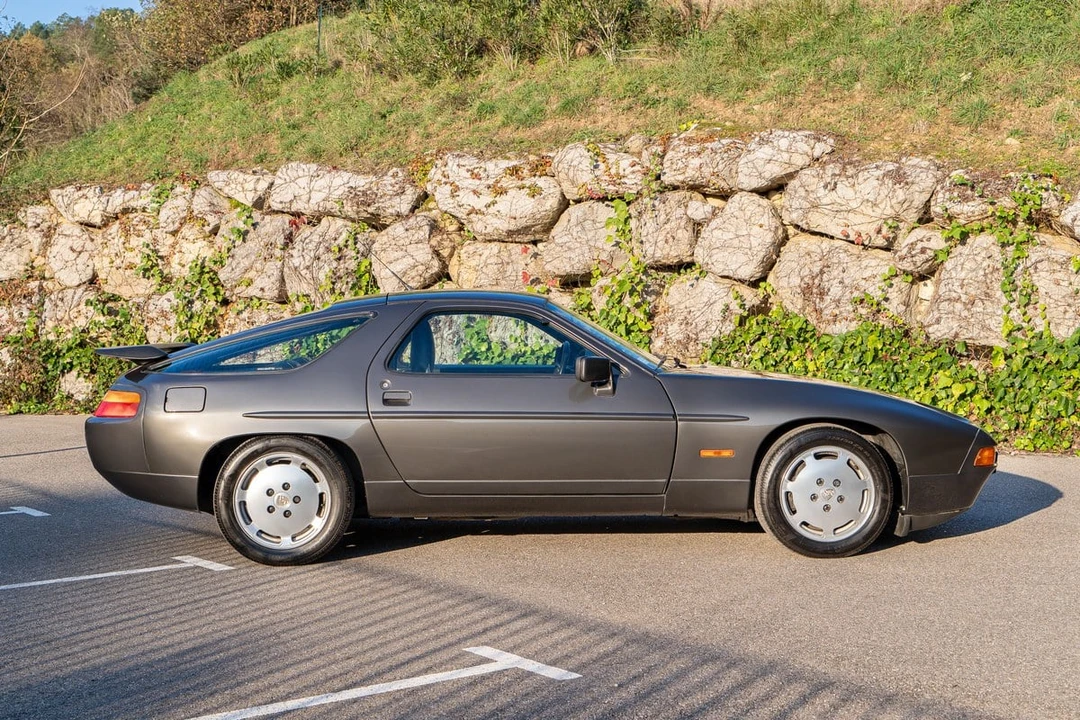 1989 Porsche 928 S4 - Image 7 of 30