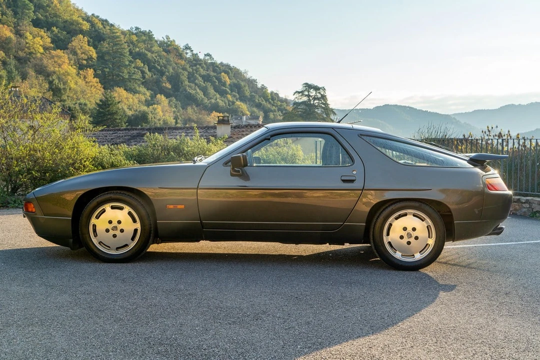 1989 Porsche 928 S4 - Image 6 of 30