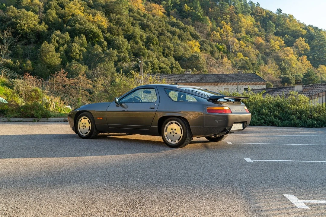 1989 Porsche 928 S4 - Image 5 of 30