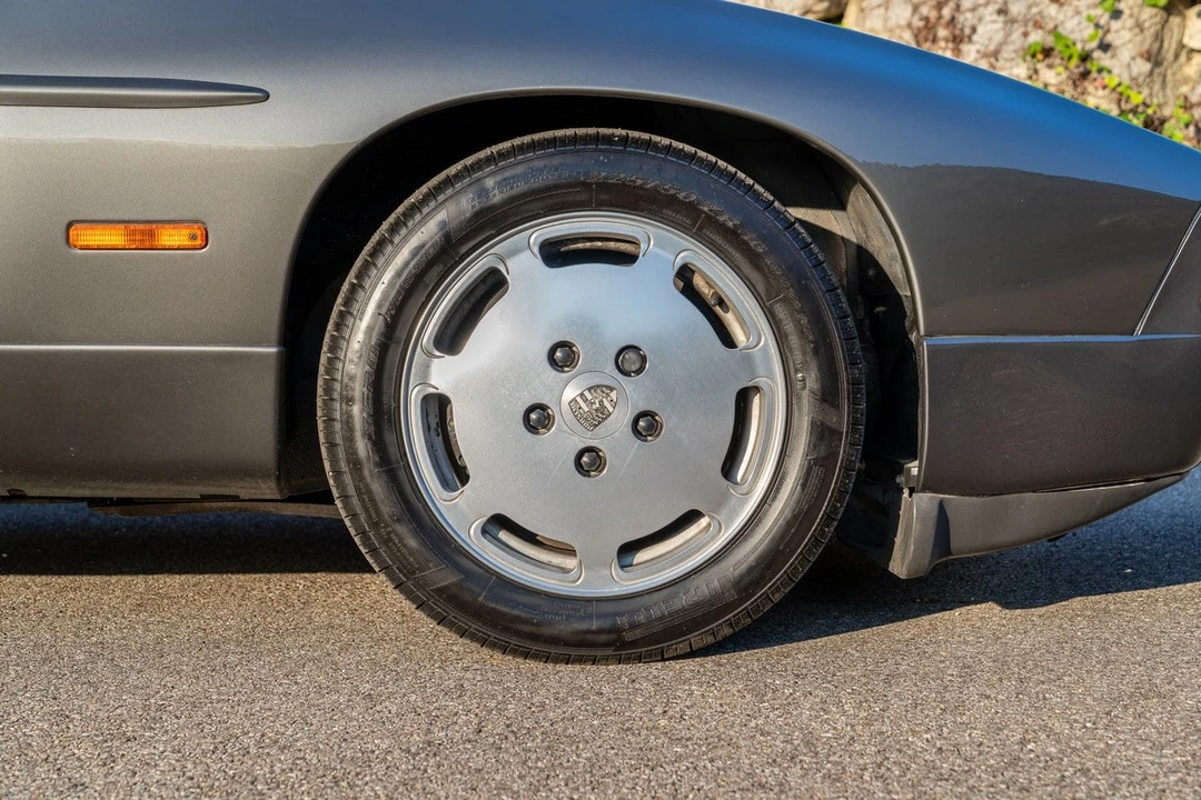 1989 Porsche 928 S4 - Image 11 of 30
