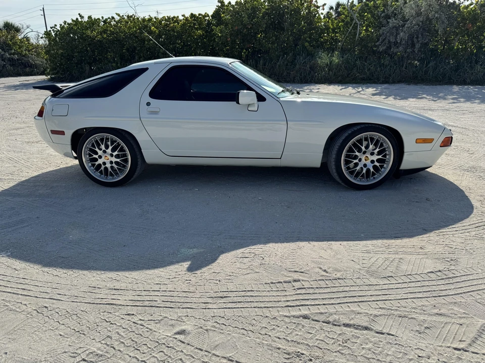 1989 Porsche 928 S4 - Image 7 of 31