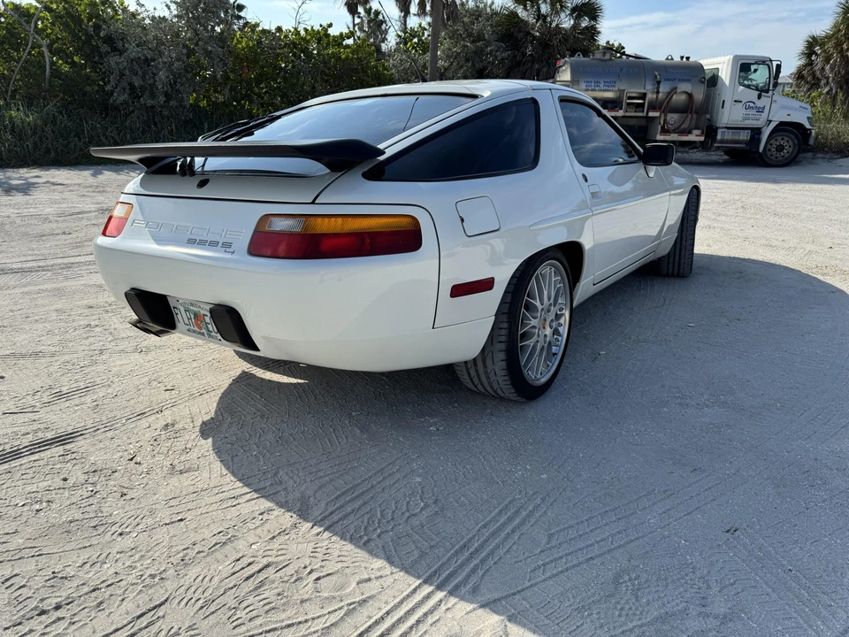 1989 Porsche 928 S4 - Image 6 of 31