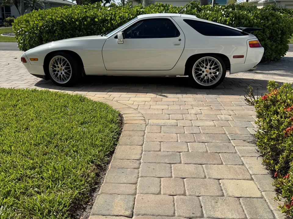 1989 Porsche 928 S4 - Image 13 of 31