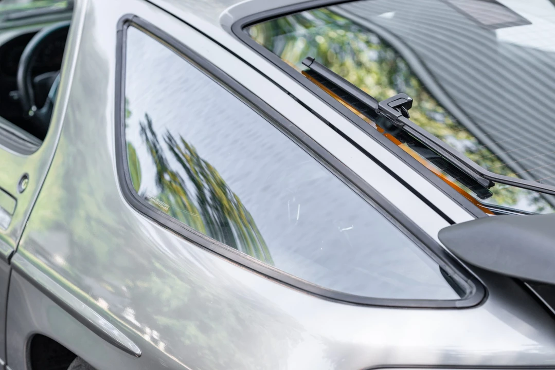 1989 Porsche 928 S4 - Image 30 of 31