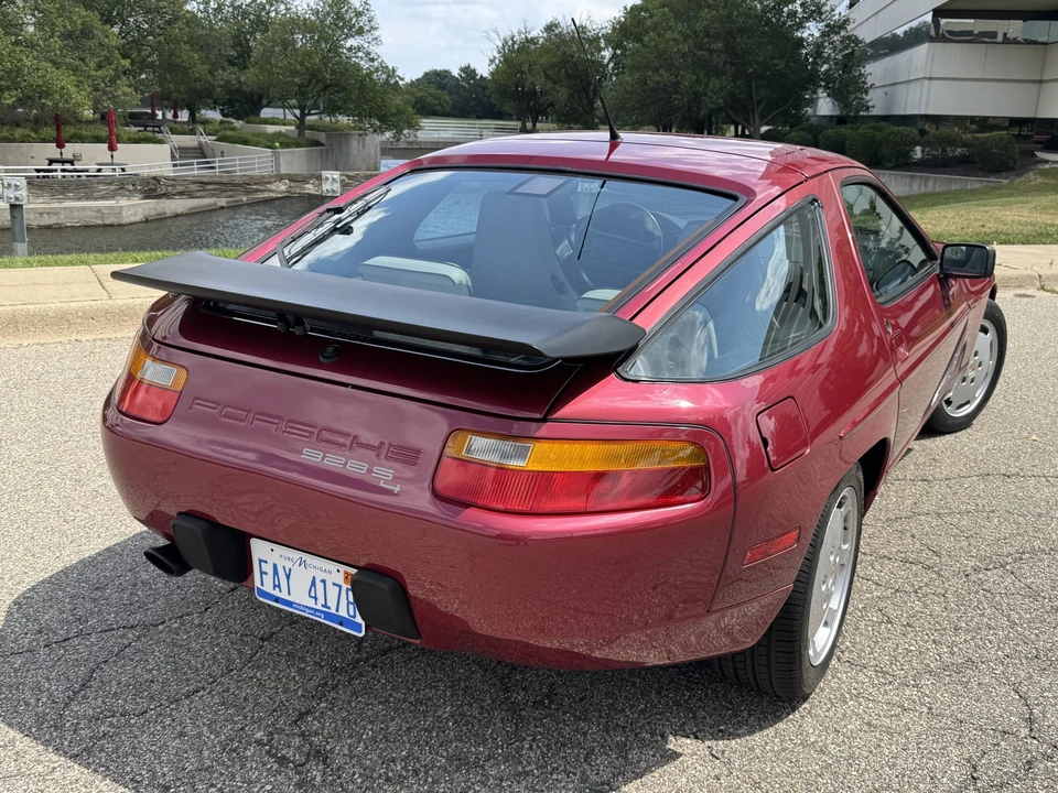 1989 Porsche 928 S4 - Image 27 of 31