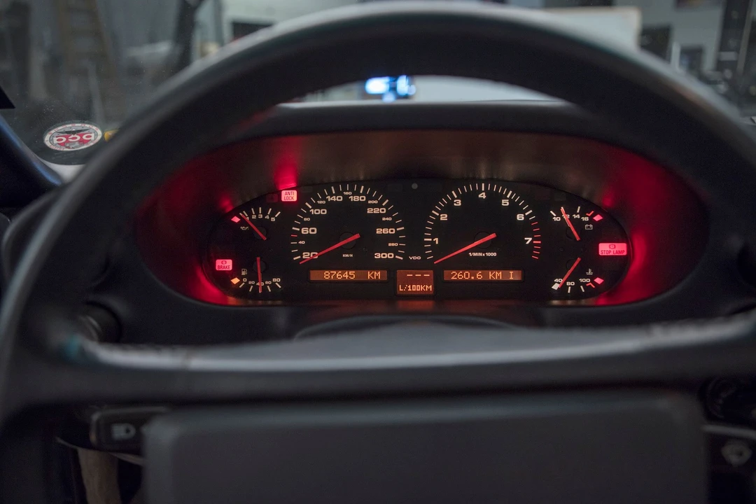 1989 Porsche 928 S4 - Image 7 of 24