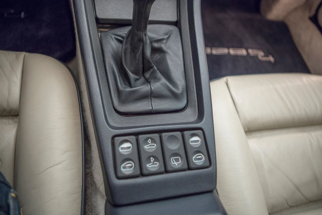 1989 Porsche 928 S4 - Image 9 of 24