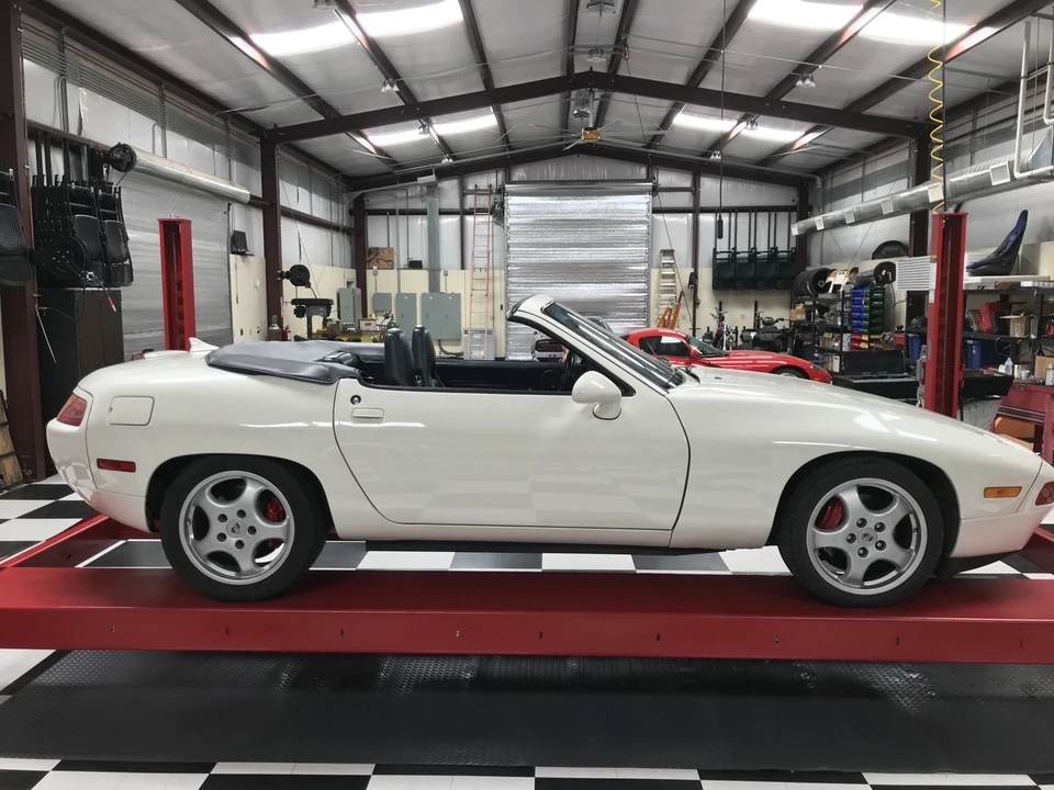 1989 Porsche 928 S4 - Image 9 of 31