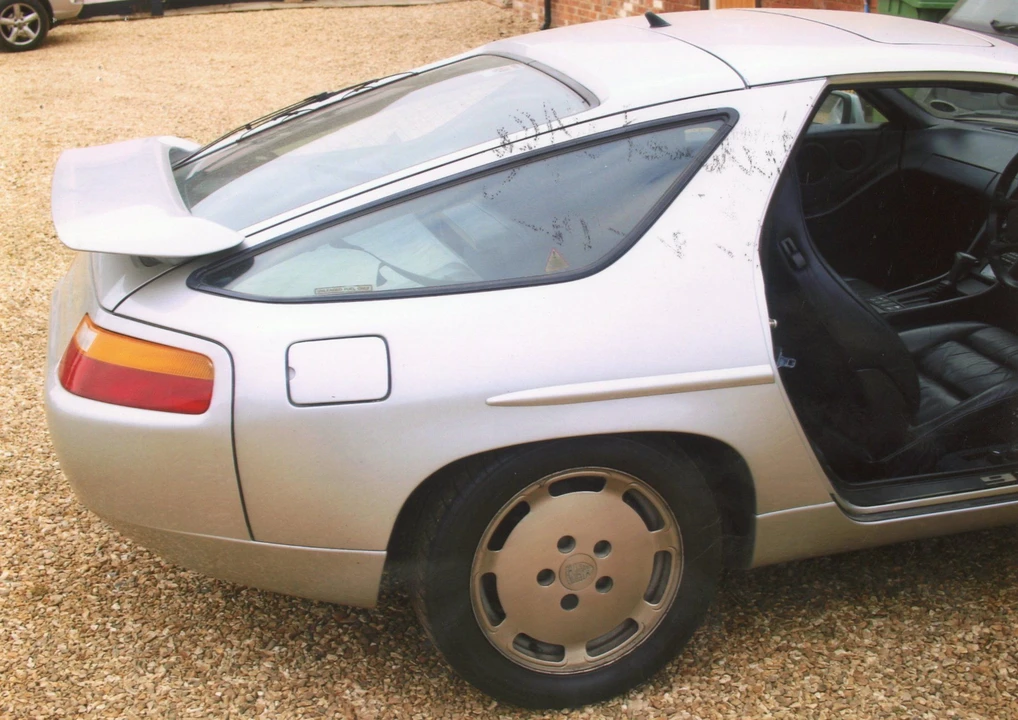 1989 Porsche 928 S4 - Image 2 of 11