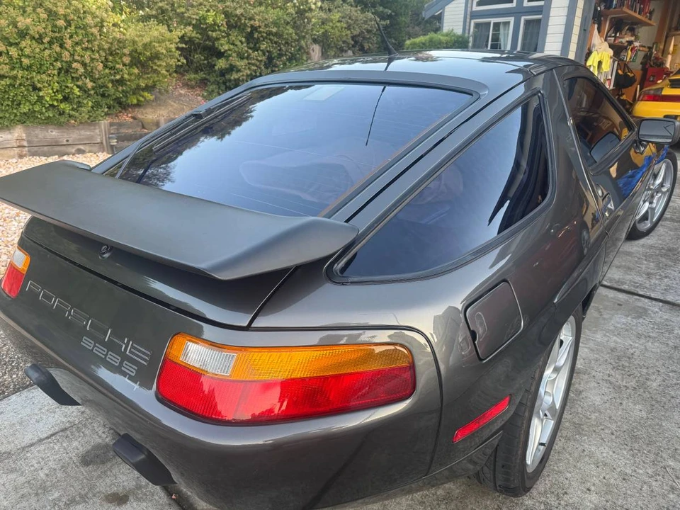 1989 Porsche 928 S4 - Image 2 of 10