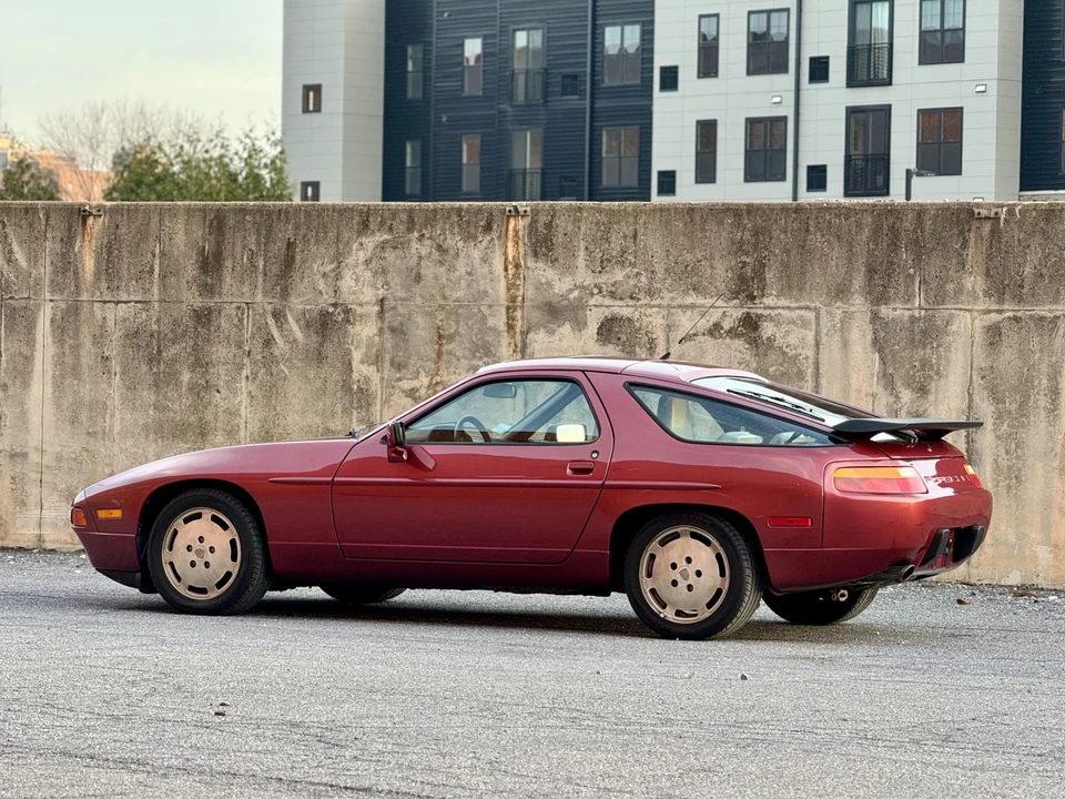 1989 Porsche 928 S4 - Image 16 of 31