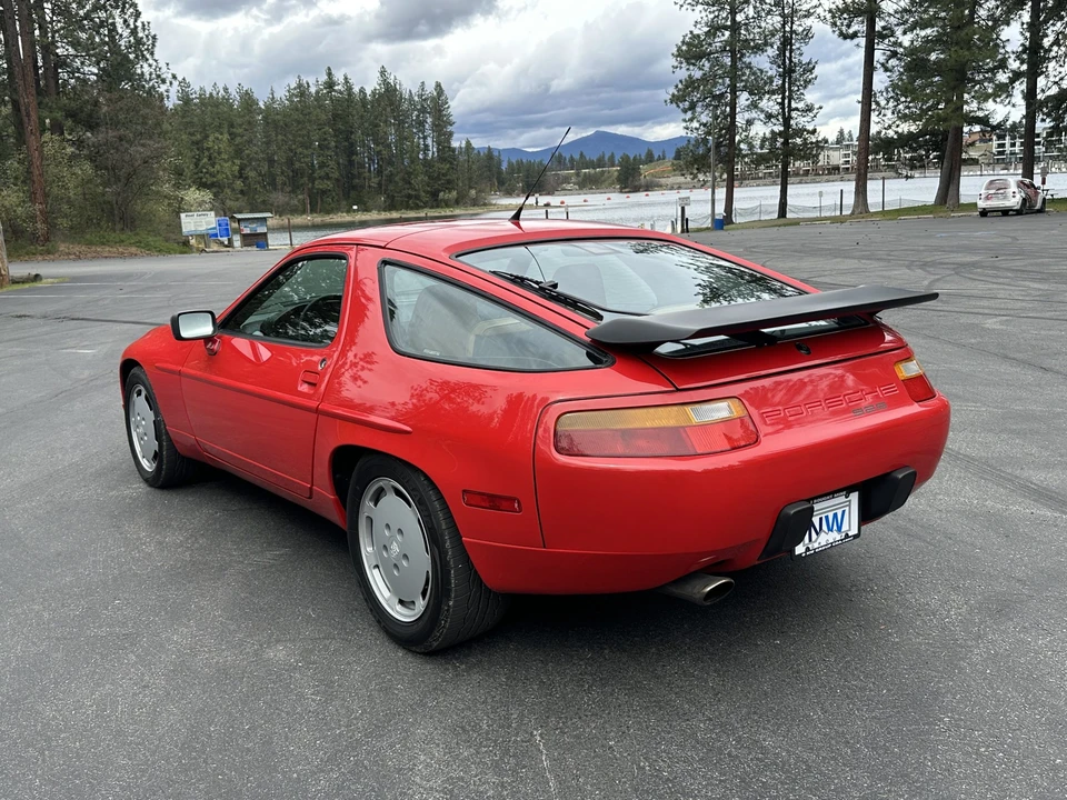 1989 Porsche 928 S4 - Image 17 of 31