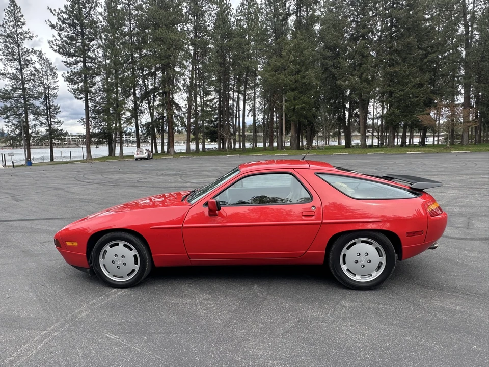 1989 Porsche 928 S4 - Image 11 of 31