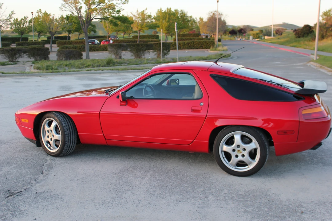1989 Porsche 928 S4 - Image 13 of 31