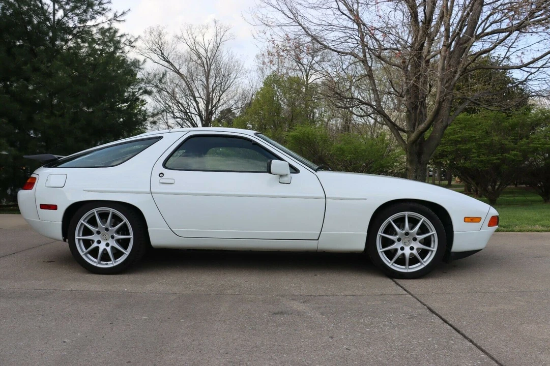 1989 Porsche 928 S4 - Image 9 of 31