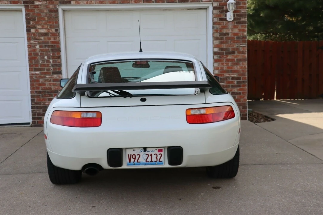 1989 Porsche 928 S4 - Image 11 of 31