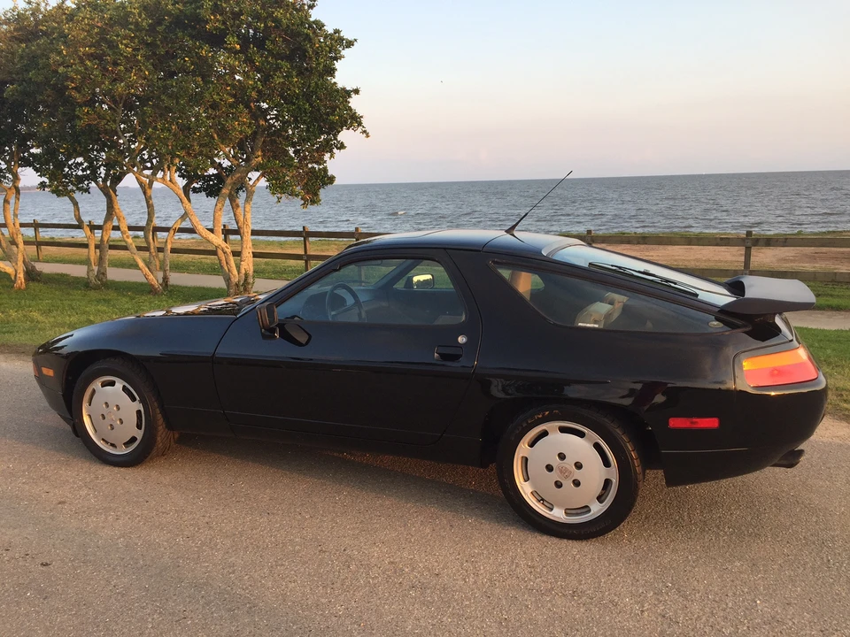 1989 Porsche 928 S4 - Image 2 of 31
