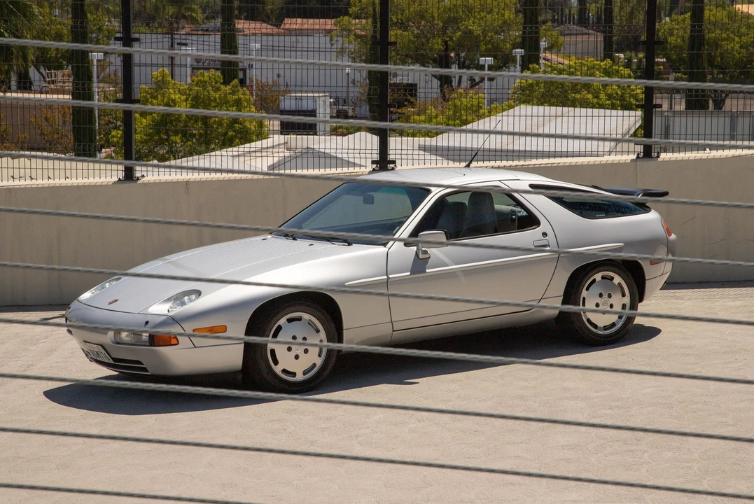 1989 Porsche 928 S4 - Image 2 of 31