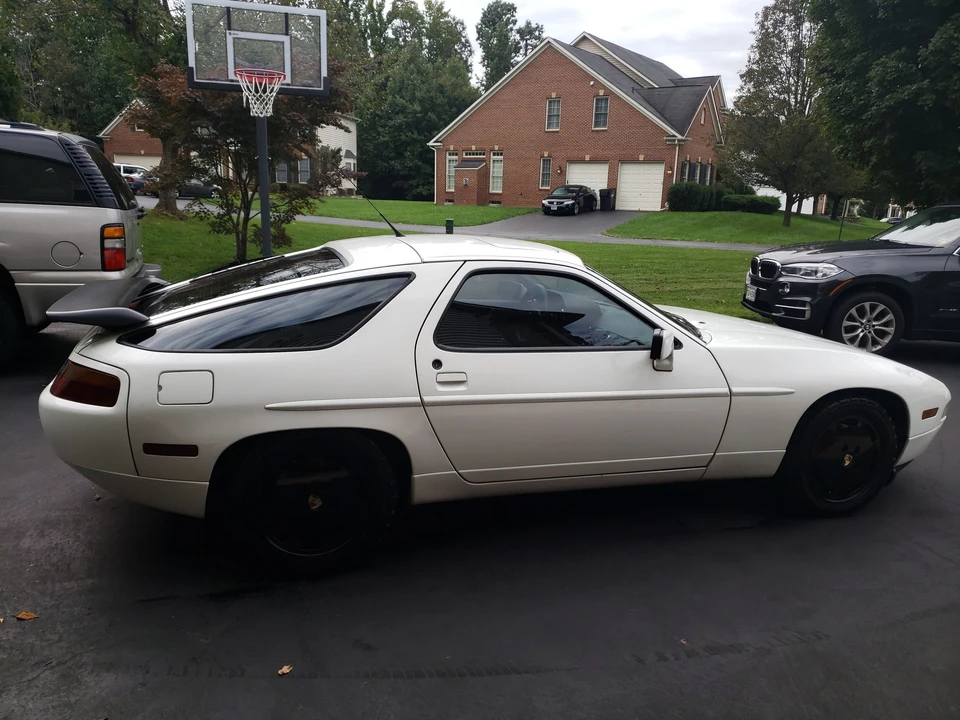 1989 Porsche 928 S4 - Image 8 of 13