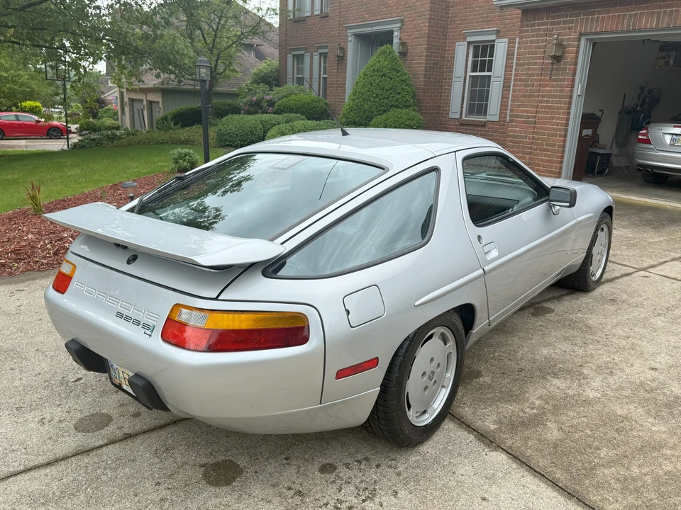 1989 Porsche 928 S4 - Image 13 of 31