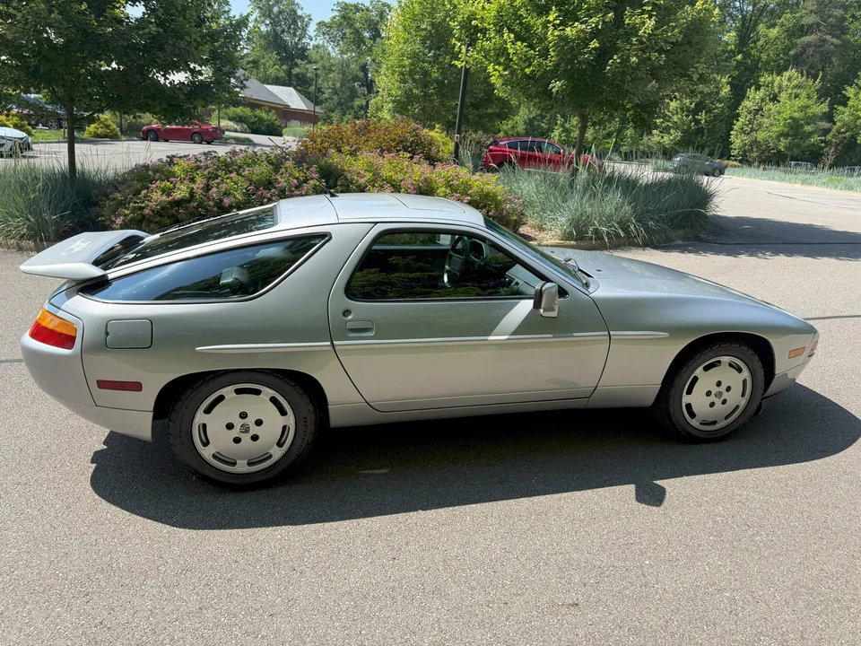 1989 Porsche 928 S4 - Image 16 of 31