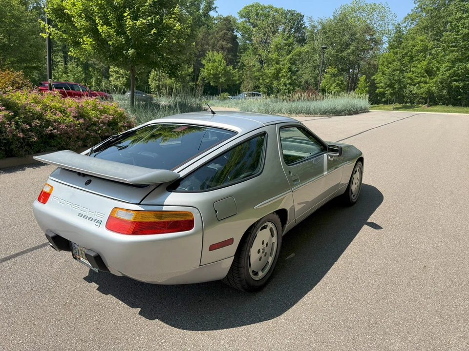 1989 Porsche 928 S4 - Image 14 of 31