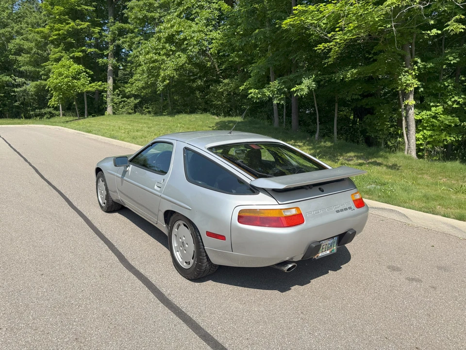 1989 Porsche 928 S4 - Image 7 of 31