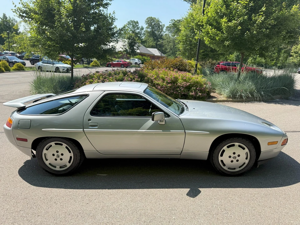 1989 Porsche 928 S4 - Image 19 of 31