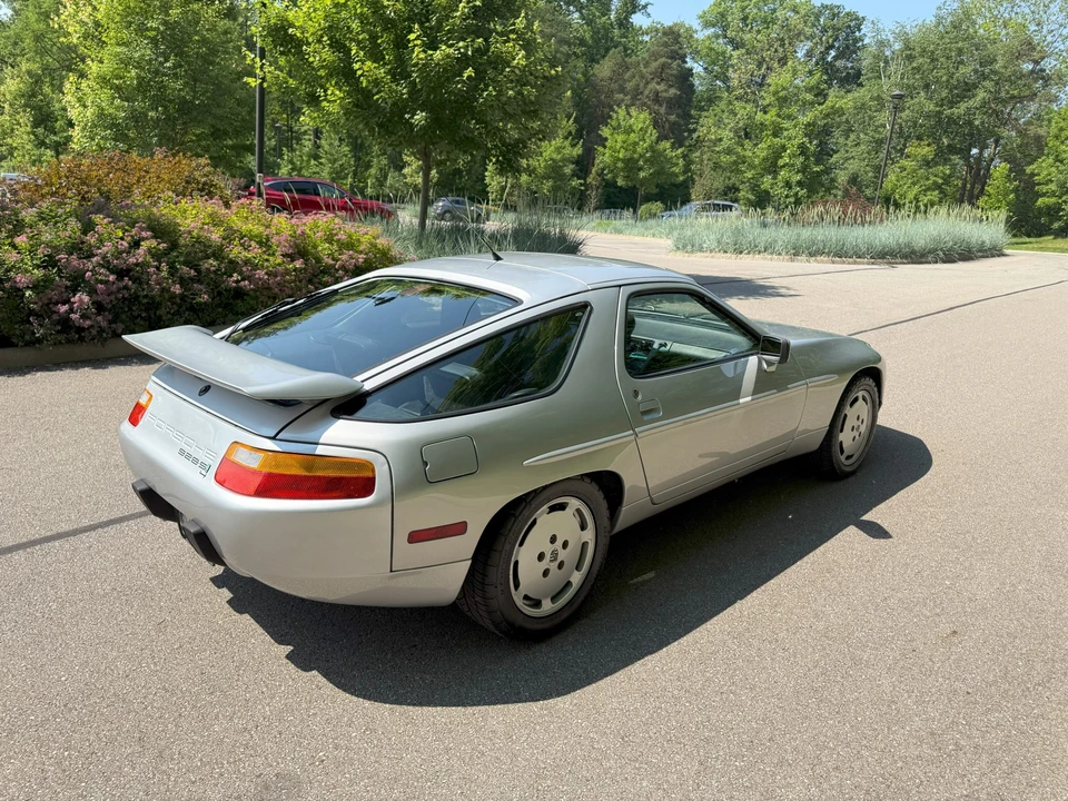 1989 Porsche 928 S4 - Image 15 of 31