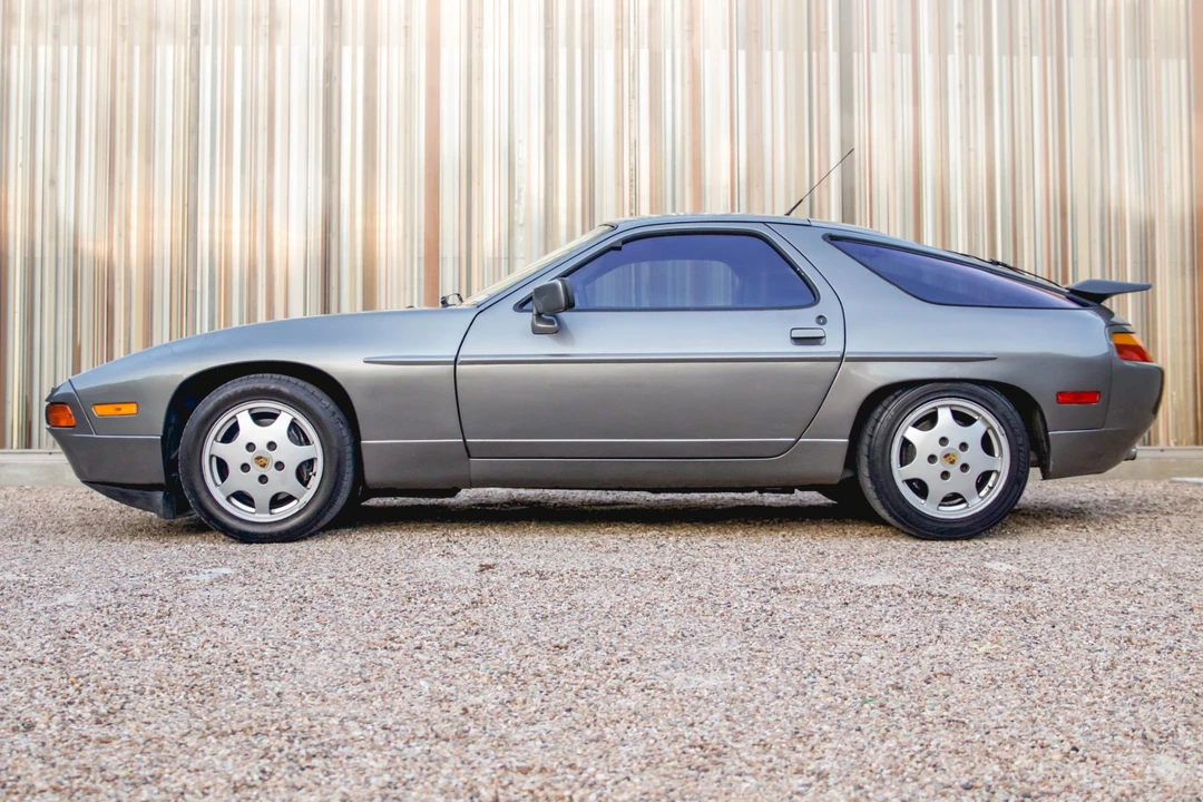 1989 Porsche 928 S4 - Image 10 of 31