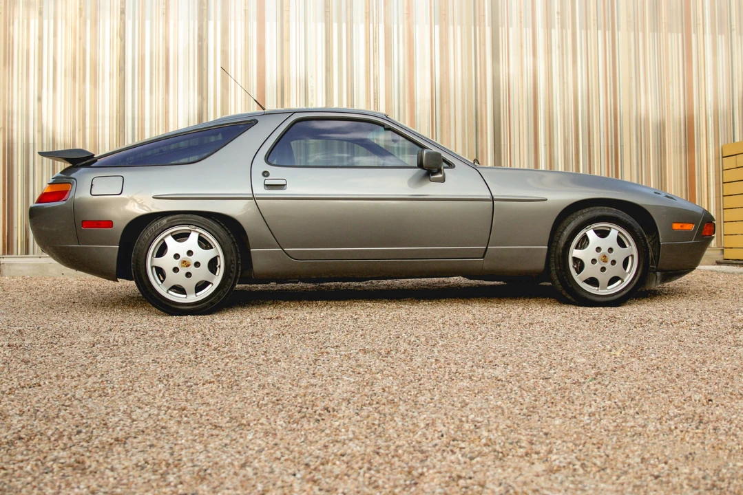 1989 Porsche 928 S4 - Image 13 of 31