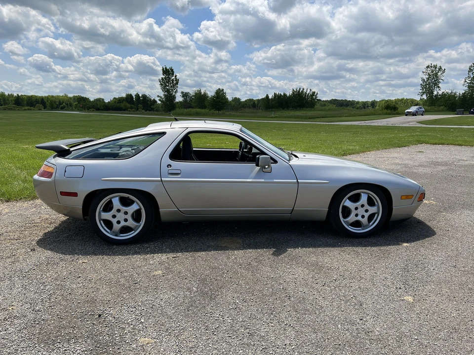 1989 Porsche 928 S4 - Image 14 of 17