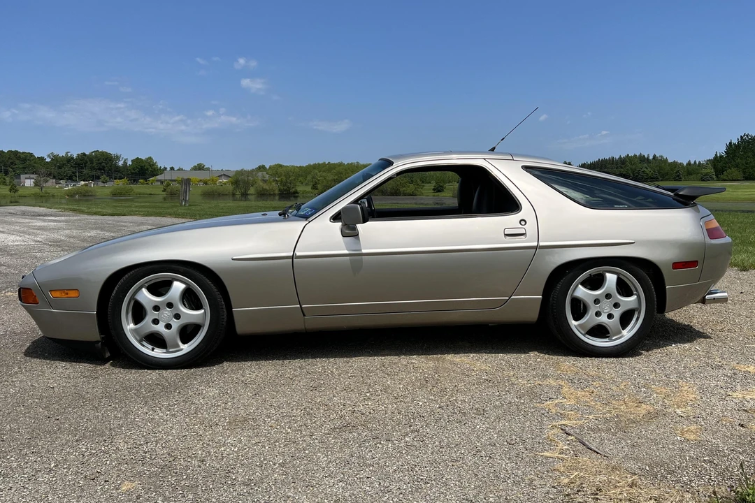 1989 Porsche 928 S4 - Image 3 of 17