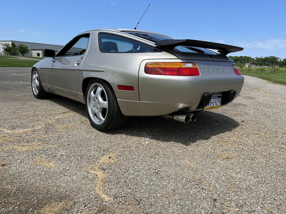 1989 Porsche 928 S4 - Image 11 of 17