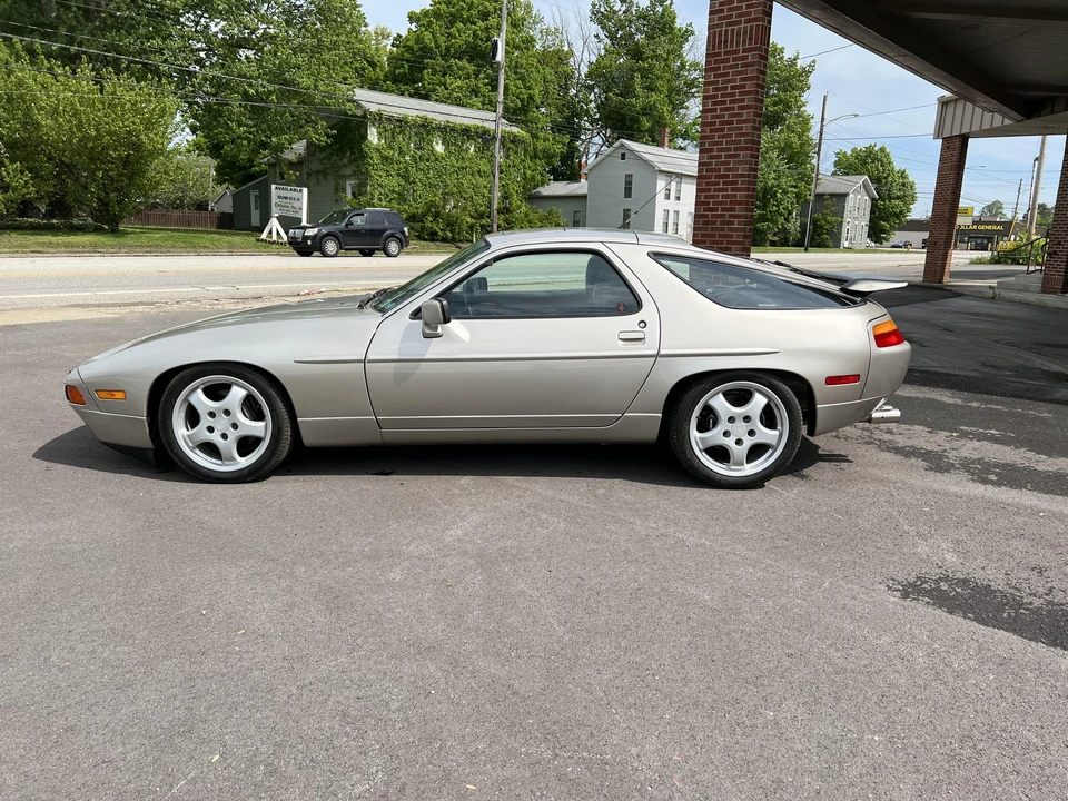 1989 Porsche 928 S4 - Image 9 of 17